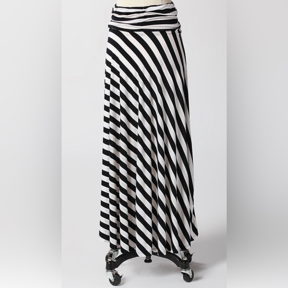 New York and Co. $9🌹SALE Stripped Maxi Skirt